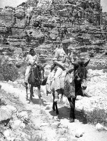 Images/1951 1LF 1950  Aquaba  Visit to Petra with Legioaires717.jpg